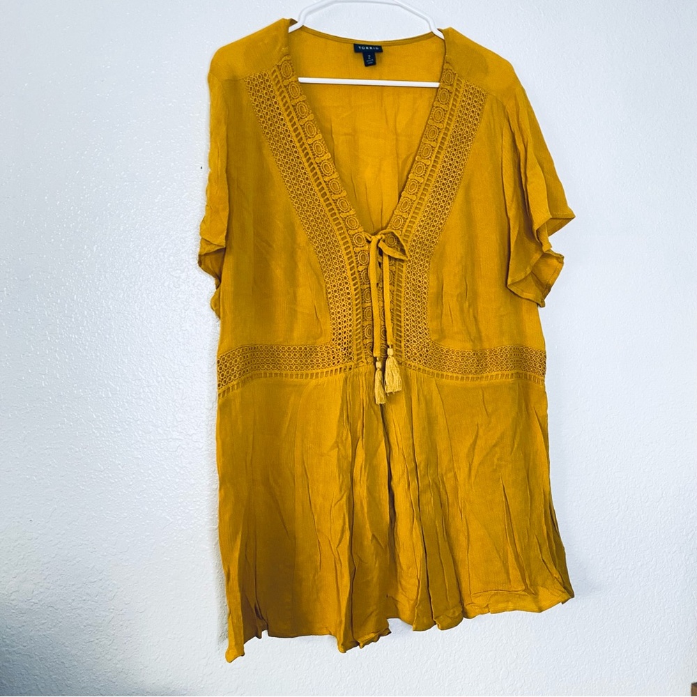🍓 Torrid Mustard Yellow Boho Tie Front Lace Flutter Sleeves V-Neck Blouse 2X